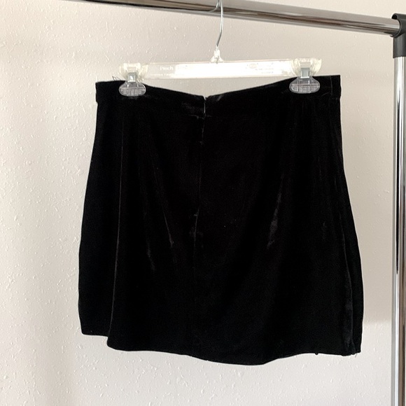 Zara Basic Velvet and Sequin Black Mini size L NWOT Holidays/New Year’s Eve! - Picture 2 of 3